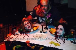 Disfraz de cabeza en bandeja: se sirve la cena.