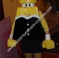 El disfraz de Halloween de Lego Minifig de Playboy Bunny hecho en casa más genial