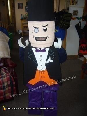 Lego Penguin y Lego Riddler Trajes emparejados con sus propias manos.