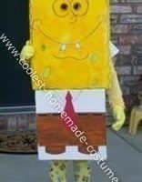 El disfraz de Halloween de Bob Esponja con caja de cartón más genial