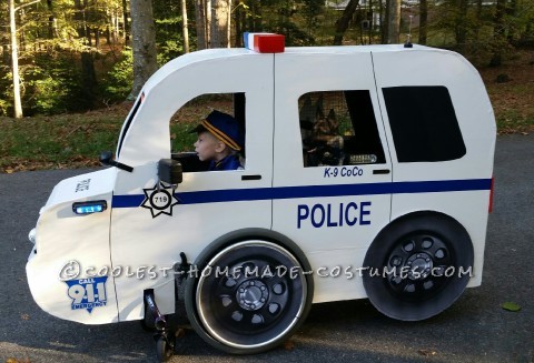 Traje de policía para silla de ruedas de Carly