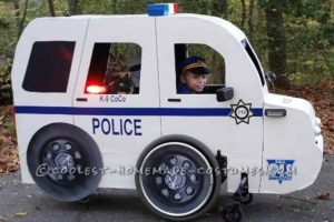 Traje de policía para silla de ruedas de Carly