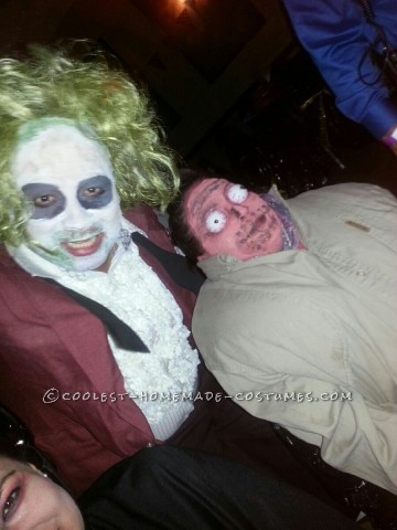 Disfraz de Beetlejuice divertido de bricolaje con una cabeza reducida