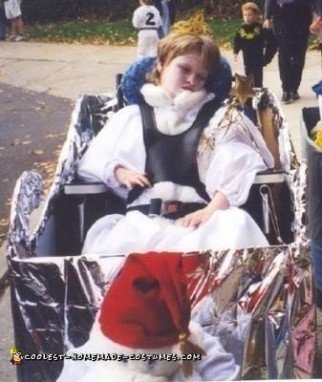 Disfraz casero de la Bruja Blanca (Reina de Narnia) para silla de ruedas