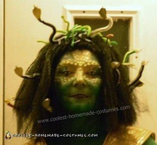 Disfraz de Medusa de Halloween hecho a mano