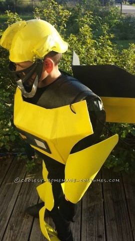 Genial disfraz de transformer Bumblebee para niño
