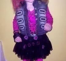 El disfraz de bricolaje más genial de Cyndi Lauper para niños