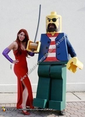 Disfraz de pirata de Lego hecho en casa para Halloween