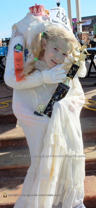 Disfraz de novia zombie sin cabeza