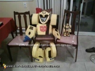 Disfraz de transformador de abejorro animado hecho en casa