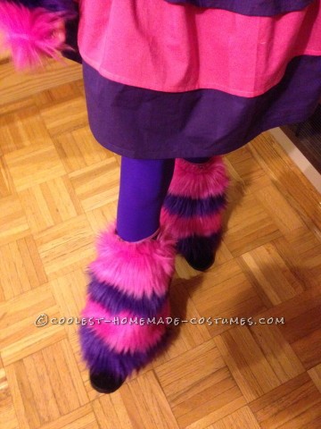 Genial disfraz de gato de Cheshire para una chica a la moda