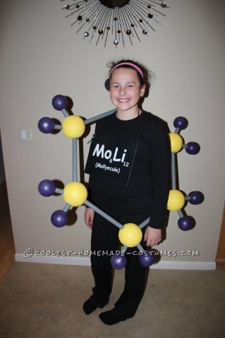Disfraz de Molly-Ekule para una estudiante de sexto grado amante de la ciencia llamada Molly...
