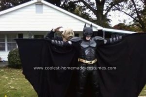 El disfraz de Batman de caballero oscuro hecho en casa más genial