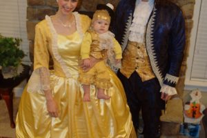 Disfraz familiar La Bella y la Bestia con Baby Lumiere
