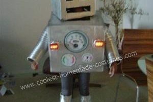Lindo disfraz de robot de la casa