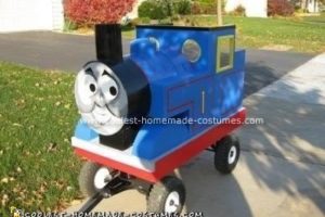 Disfraz de Halloween de Thomas the Tank Engine hecho en casa original