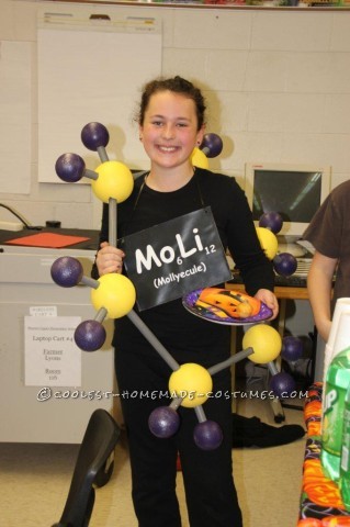 Disfraz de Molly-Ekule para una estudiante de sexto grado amante de la ciencia llamada Molly...