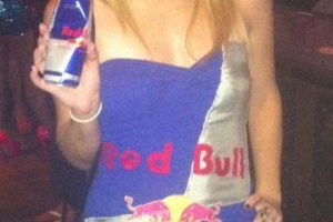 Disfraz de lata de Red Bull sexy