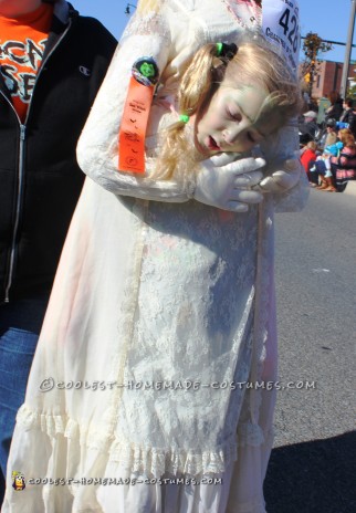 Disfraz de novia zombie sin cabeza