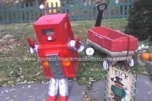 Disfraz de robot de Halloween hecho en casa