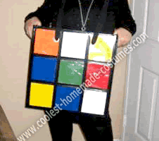 Disfraz original de cubo de Rubik hecho en casa