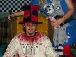 El disfraz casero más chulo de la pervertida Alicia y el Sombrerero Loco