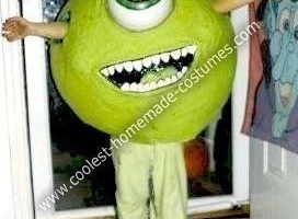 El disfraz casero más genial de Mike Wazowski de Monster’s Inc.