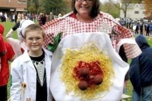 El disfraz de Halloween casero más chulo con espaguetis y albóndigas