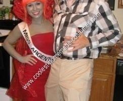 El disfraz de Halloween casero más chulo de Beetlejuice y Miss Argentina