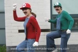 El disfraz de Halloween casero más chulo de la pareja de Mario y Luigi