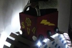 El disfraz de Halloween casero más genial con montaña rusa
