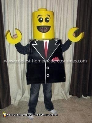 Disfraz de Halloween de Lego Man hecho en casa