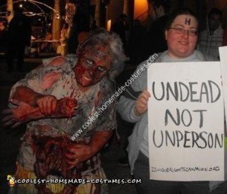 Disfraz de bruja zombie de Halloween aterrador hecho en casa