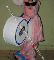 El disfraz de Halloween de conejito Energizer de The Coolest House