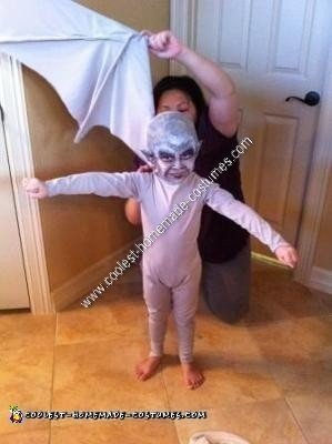 Disfraz de gárgola de Halloween para niños hecho en casa