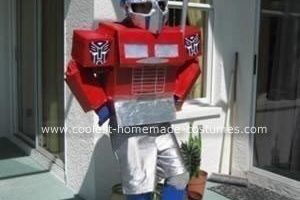 El disfraz de Halloween más genial de Homeamde Optimus Prime