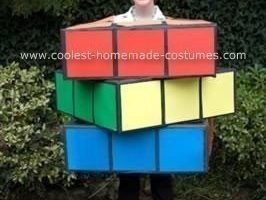 El disfraz de Halloween más genial del cubo de Rubik