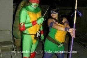 El disfraz de pareja DIY más fresco de Teenage Mutant Ninja Turtles