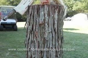 El disfraz más genial «Cabeza cortada en el tronco de un árbol»