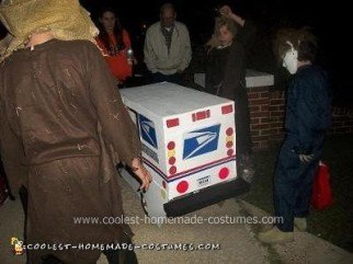 El cartero y su camión disfraz de Halloween hecho a mano