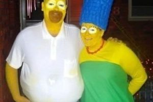 El mejor disfraz casero de Marge y Homer Simpson