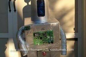 El mejor disfraz de robot de modulación de voz hecho en casa para Halloween