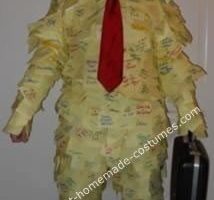 El traje de oficina en casa más genial de Post-It Guy