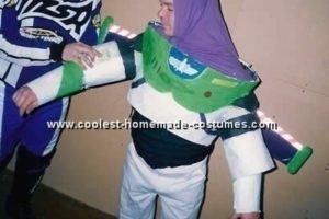 Genial disfraz casero de Buzz Lightyear