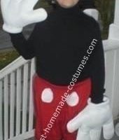 Genial disfraz casero de Mickey Mouse