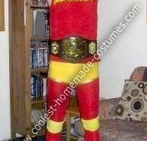 Genial disfraz de Halloween de Hulk Hogan hecho a mano