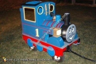 Disfraz de Halloween de Thomas the Tank Engine hecho en casa