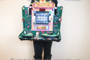 Genial disfraz de dama de la suerte para trabajar en un casino