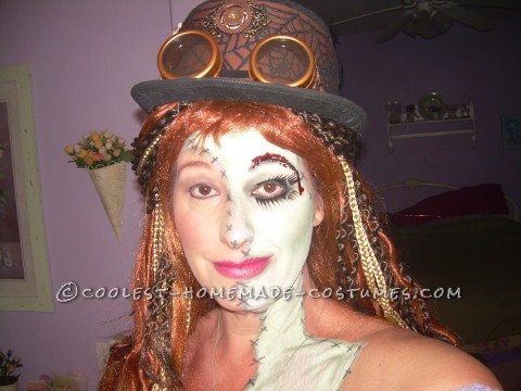 Genial disfraz de mujer zombie steampunk