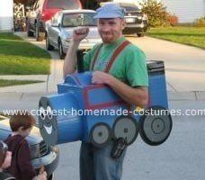 Genial disfraz de tanque de Thomas para Halloween